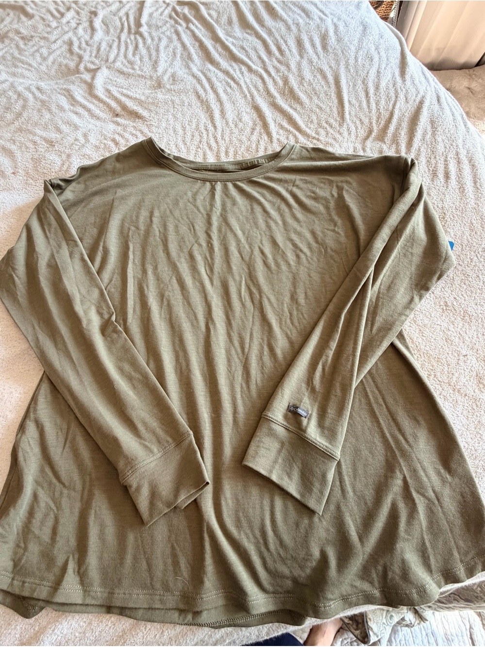 Women’s Columbia long sleeve shirt- XL